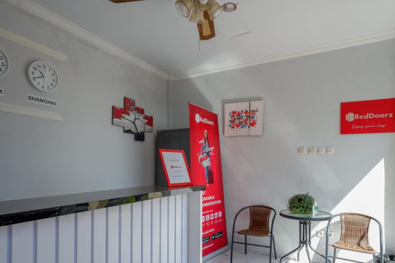 Reddoorz Near Padang Golf Adisucipto Ξενοδοχείο Potrojayan Εξωτερικό φωτογραφία