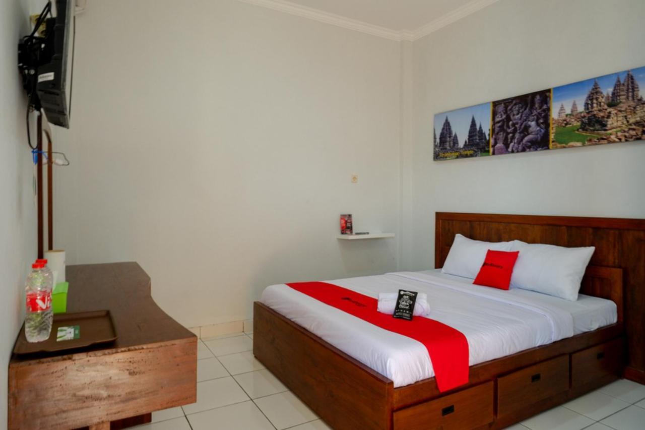 Reddoorz Near Padang Golf Adisucipto Ξενοδοχείο Potrojayan Εξωτερικό φωτογραφία