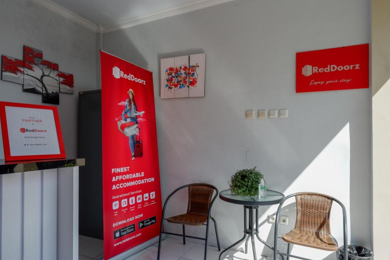 Reddoorz Near Padang Golf Adisucipto Ξενοδοχείο Potrojayan Εξωτερικό φωτογραφία