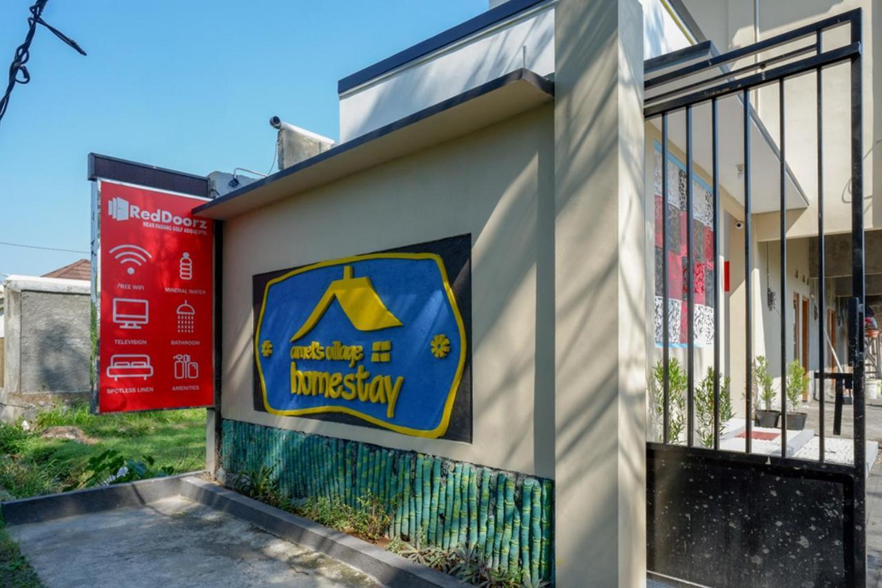 Reddoorz Near Padang Golf Adisucipto Ξενοδοχείο Potrojayan Εξωτερικό φωτογραφία