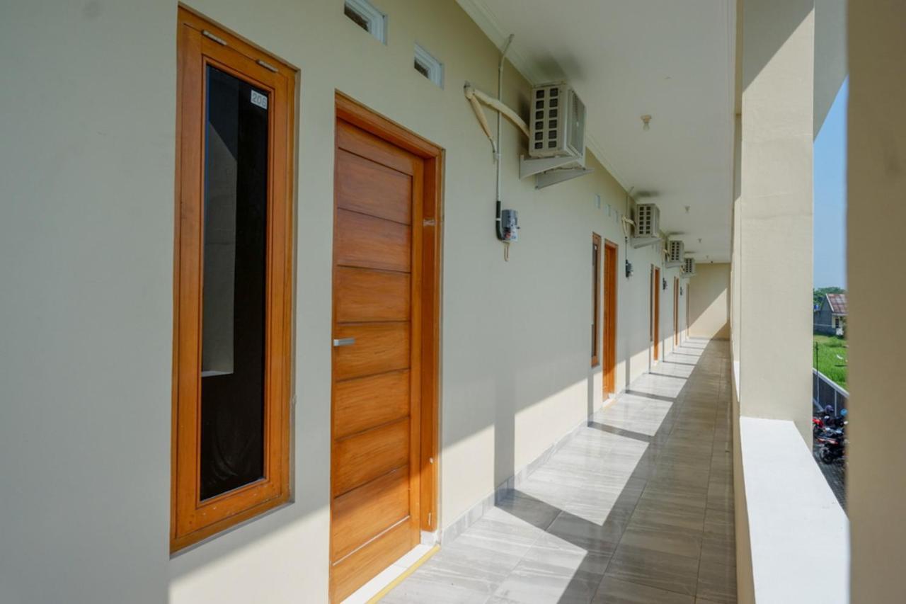 Reddoorz Near Padang Golf Adisucipto Ξενοδοχείο Potrojayan Εξωτερικό φωτογραφία