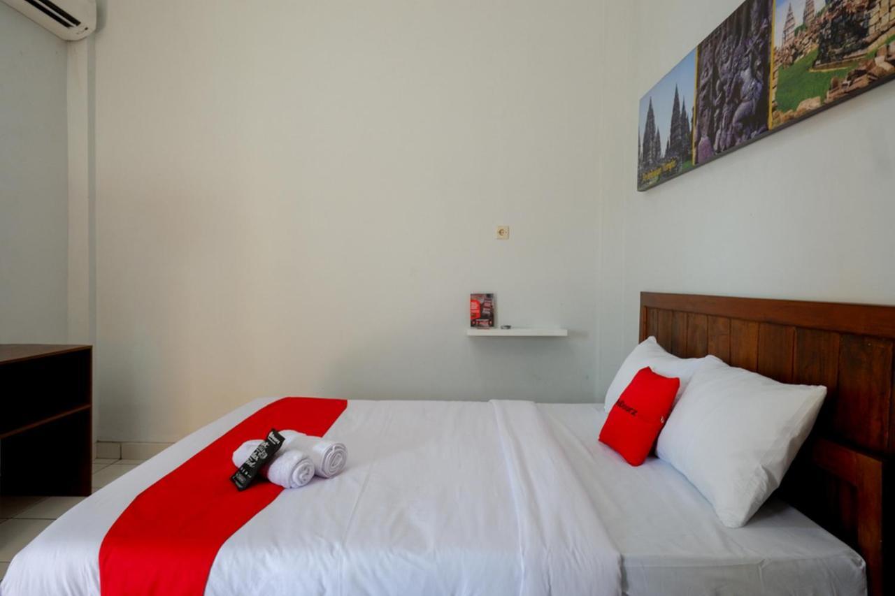 Reddoorz Near Padang Golf Adisucipto Ξενοδοχείο Potrojayan Εξωτερικό φωτογραφία