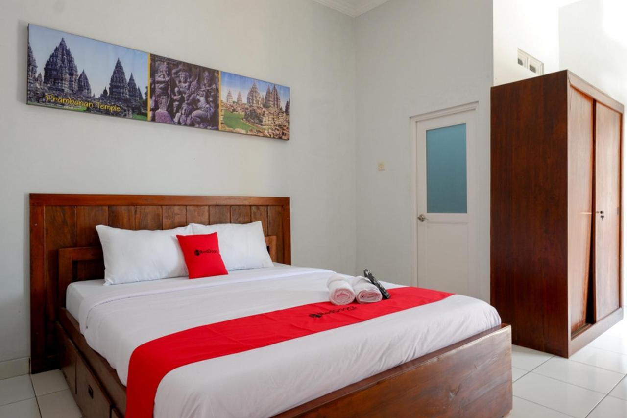 Reddoorz Near Padang Golf Adisucipto Ξενοδοχείο Potrojayan Εξωτερικό φωτογραφία