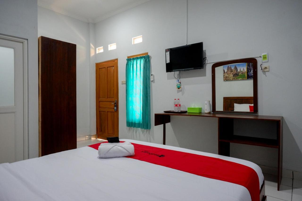 Reddoorz Near Padang Golf Adisucipto Ξενοδοχείο Potrojayan Εξωτερικό φωτογραφία