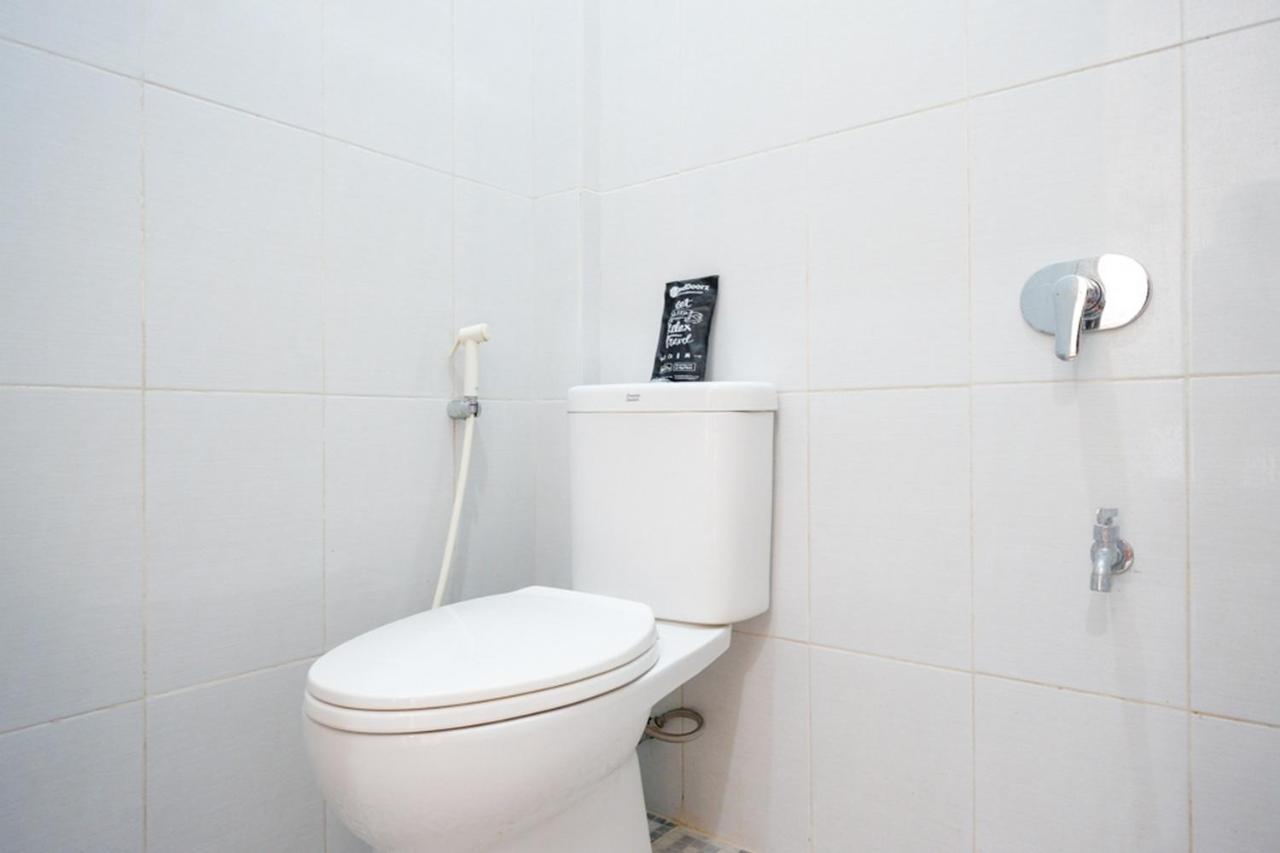 Reddoorz Near Padang Golf Adisucipto Ξενοδοχείο Potrojayan Εξωτερικό φωτογραφία